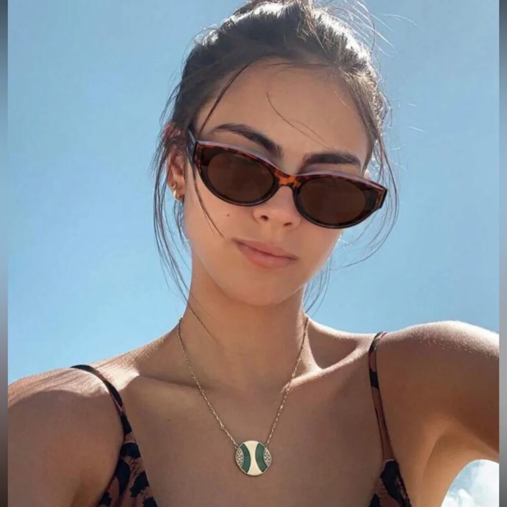 Luxe black trendy cat eye oval sunglasses